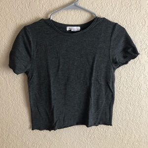Basic cropped grey tee